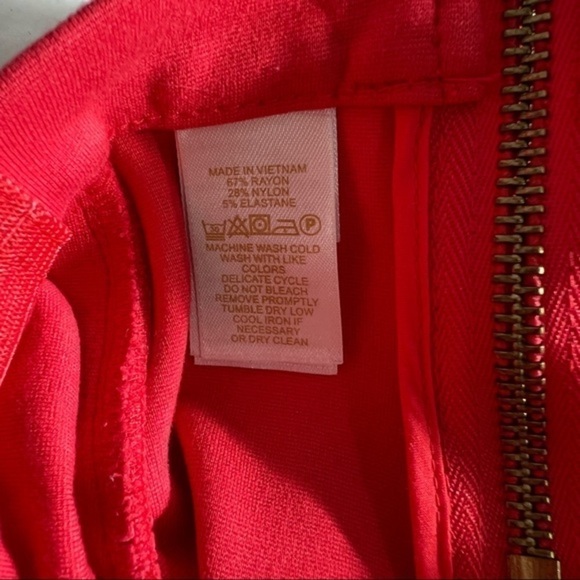 Kate Spade-Girls Skirt with adjustable waist- Size 2 years- Color Red - Picture 8 of 8